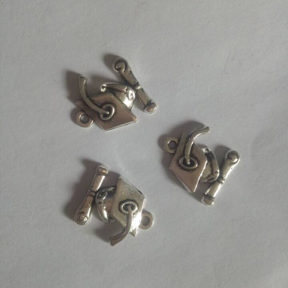40 Buah Liontin Topi Wisuda 17 - Jewelry Making Diploma ulasan dan harga